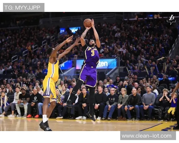 湖人对决公牛戴维斯表现如何能否带领球队取得胜利