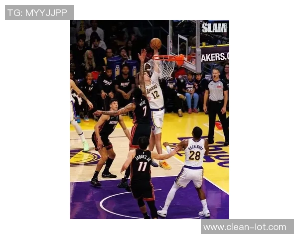 湖人队与热火队激战正酣新浪体育全程直播精彩瞬间回顾