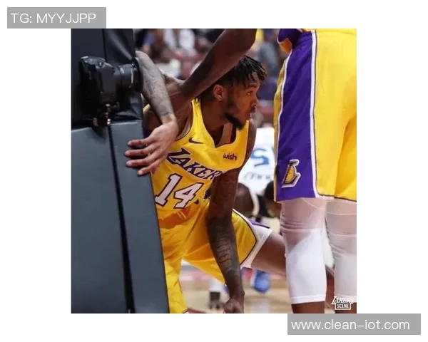 夏季联赛精彩对决湖人队与国王队的激烈较量回顾与分析