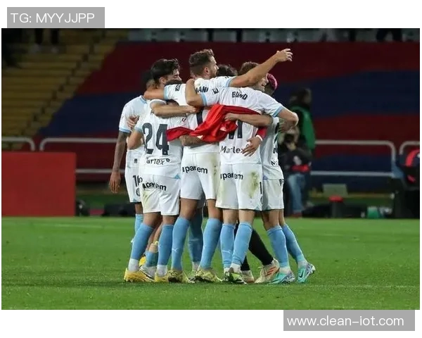 西甲焦点战巴塞罗那迎战比利亚雷亚尔争夺三分荣耀之战