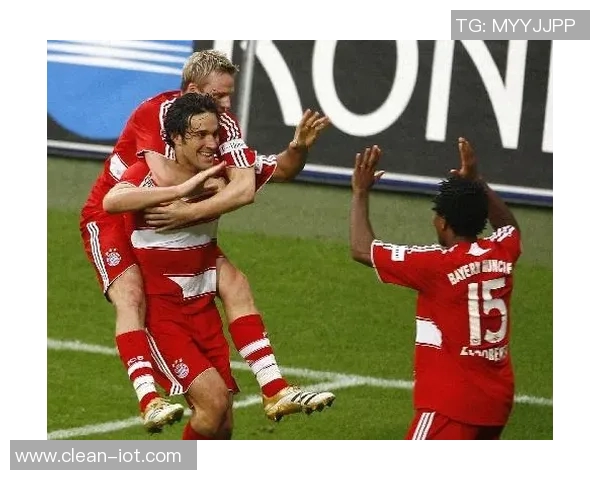 友谊赛精彩对决拜仁慕尼黑迎战汉堡队展现足球魅力与团队精神